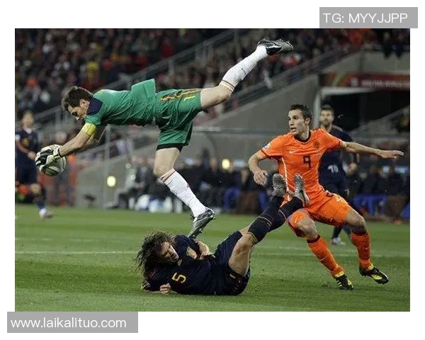 全球足球之巅：揭秘当今球星排名第一的荣耀与传奇